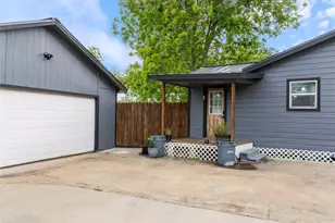 404 E Elizabeth Ave, Palacios, TX 77465 - Photo 5