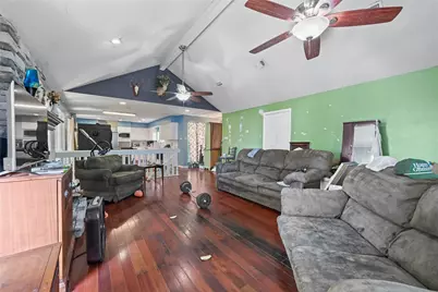 107 Harbour Town Lane, Conroe, TX 77356 - Photo 9