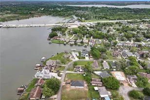 13413 Bunker Hill Dr, Willis, TX 77318 - Photo 3