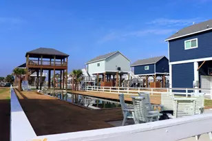 1075 Shady Ln, Gilchrist, TX 77617 - Photo 25