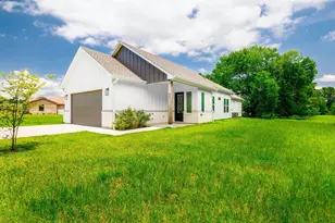 68 Fairway Dr, Trinity, TX 75862 - Photo 1