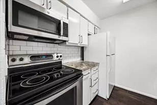 7575 Katy Fwy, Houston, TX 77024 - Photo 5