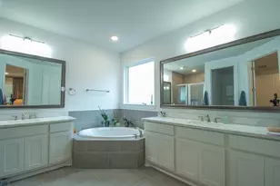 16 Mariposa Woods Dr, Tomball, TX 77375 - Photo 33