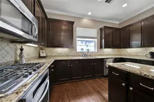 219 W 27th St, Houston, TX 77008 - Photo 13