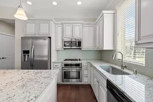 702 N Shepherd Dr, Houston, TX 77007 - Photo 5