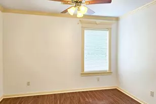828 E 39th St, Houston, TX 77022 - Photo 11