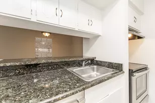 2101 Fountain View Dr, Houston, TX 77057 - Photo 17