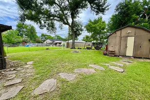 917 Ridgecrest St, Angleton, TX 77515 - Photo 37
