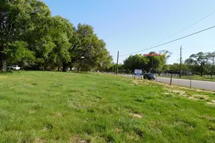 1215 N Meyer St, Sealy, TX 77474 - Photo 1