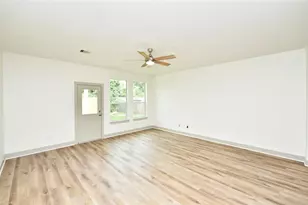 1107 Treasure Ct, Baytown, TX 77521 - Photo 11