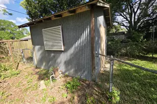 813 N Morgan St, Angleton, TX 77515 - Photo 21