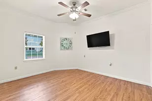 1215 E Walker St, League City, TX 77573 - Photo 15