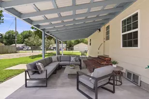 1215 E Walker St, League City, TX 77573 - Photo 35