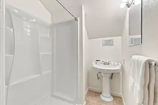 1215 E Walker St, League City, TX 77573 - Photo 31