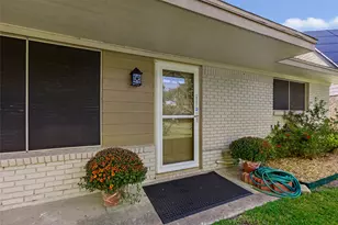 1109 Hampton Cir, Alvin, TX 77511 - Photo 1