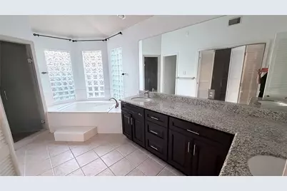 1914 Hunters Trace Street, Houston, TX 77042 - Photo 5