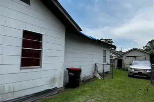 213 W Lobit St, Baytown, TX 77520 - Photo 3