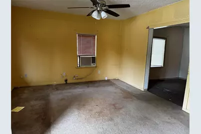 213 W Lobit Street, Baytown, TX 77520 - Photo 5