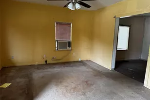 213 W Lobit St, Baytown, TX 77520 - Photo 5