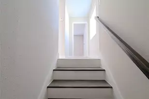 1960 Upland Dr, Houston, TX 77043 - Photo 9