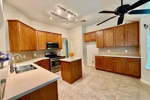 10004 Chestnut Creek Way, Pearland, TX 77584 - Photo 5
