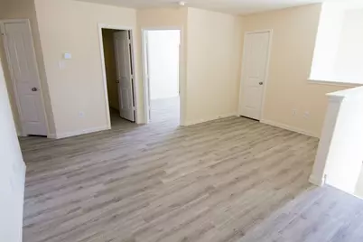 8627 Doris Oaks Circle, Houston, TX 77028 - Photo 9