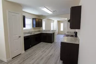 8627 Doris Oaks Cir, Houston, TX 77028 - Photo 3