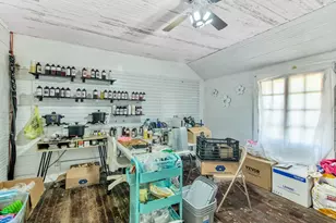 411 Willcox St, Anahuac, TX 77514 - Photo 17