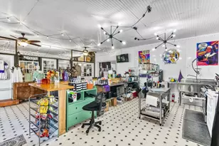 411 Willcox St, Anahuac, TX 77514 - Photo 7