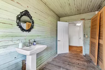 411 Willcox Street, Anahuac, TX 77514 - Photo 15