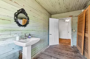 411 Willcox St, Anahuac, TX 77514 - Photo 15