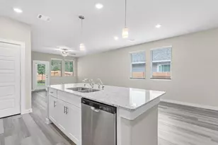 1749 Succotash Oak Ct, Conroe, TX 77304 - Photo 9