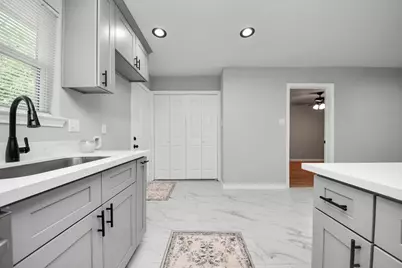 4914 Angleton Street, Houston, TX 77033 - Photo 9