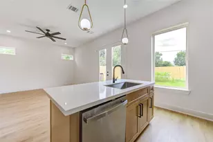 9007 Noel St, Houston, TX 77033 - Photo 11