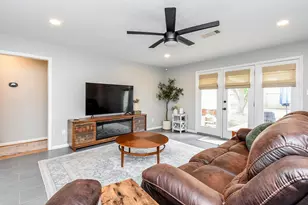 5727 Arboles Dr, Houston, TX 77035 - Photo 11