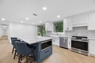 12506 Winding Brook Ln, Houston, TX 77024 - Photo 9