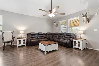 411 Walnut Branch Drive, Baytown, TX 77523 - Photo 9