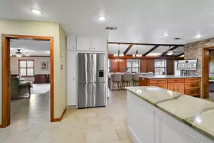 15151 Lakeview Dr, Beach City, TX 77523 - Photo 19
