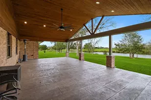 15151 Lakeview Dr, Beach City, TX 77523 - Photo 9