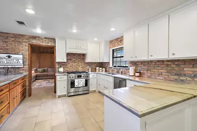 15151 Lakeview Drive, Beach City, TX 77523 - Photo 17
