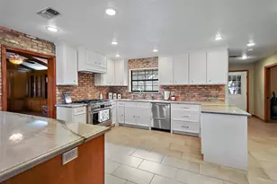 15151 Lakeview Dr, Beach City, TX 77523 - Photo 17