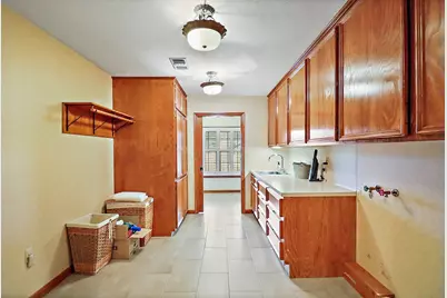 15151 Lakeview Drive, Beach City, TX 77523 - Photo 13