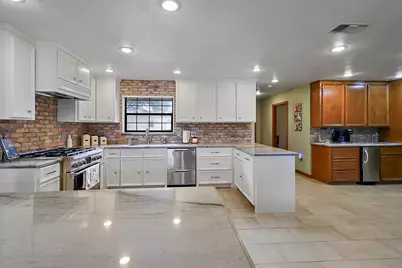 15151 Lakeview Drive, Beach City, TX 77523 - Photo 21