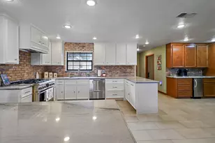 15151 Lakeview Dr, Beach City, TX 77523 - Photo 21