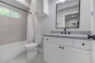 1329 Buescher Dr, Houston, TX 77043 - Photo 9