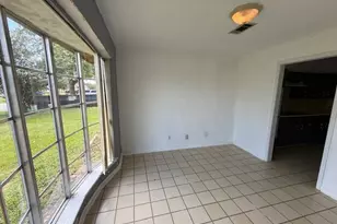 425 Countryside Dr, West Columbia, TX 77486 - Photo 5