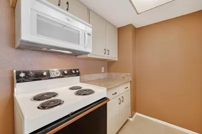 8462 Leawood Boulevard, Houston, TX 77072 - Photo 11