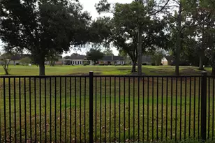 2810 Poplar Creek Ln, Pearland, TX 77584 - Photo 9