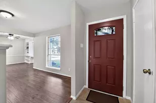 16019 Mill Point Dr, Houston, TX 77059 - Photo 5