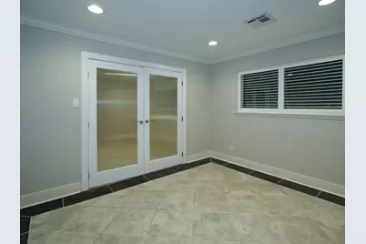 10303 Greenwillow Drive, Houston, TX 77035 - Photo 11